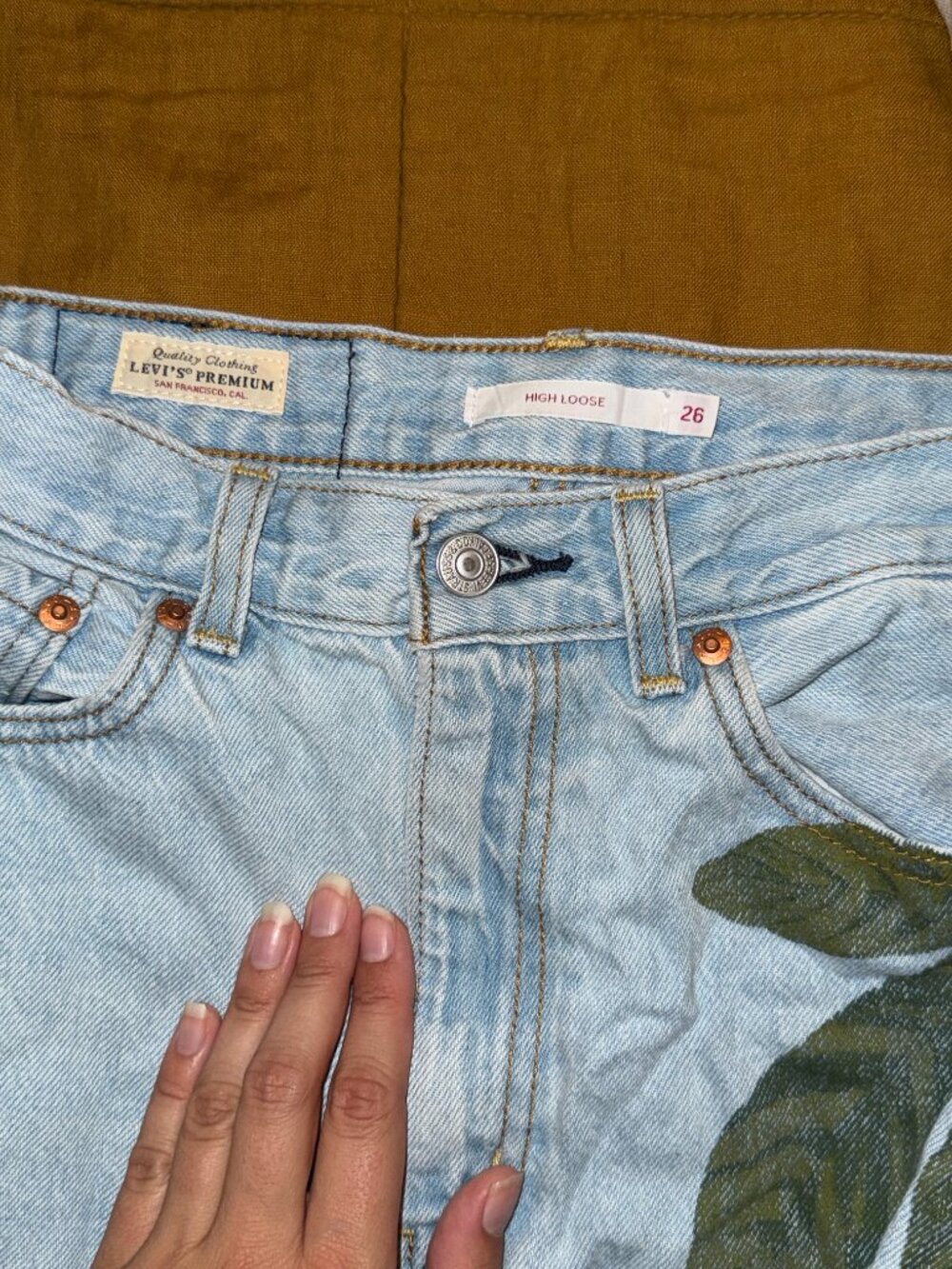 Levi's x Farm Rio Collab Jeans, Parrot Embroidery, Sz 26 - Picture 3 of 3